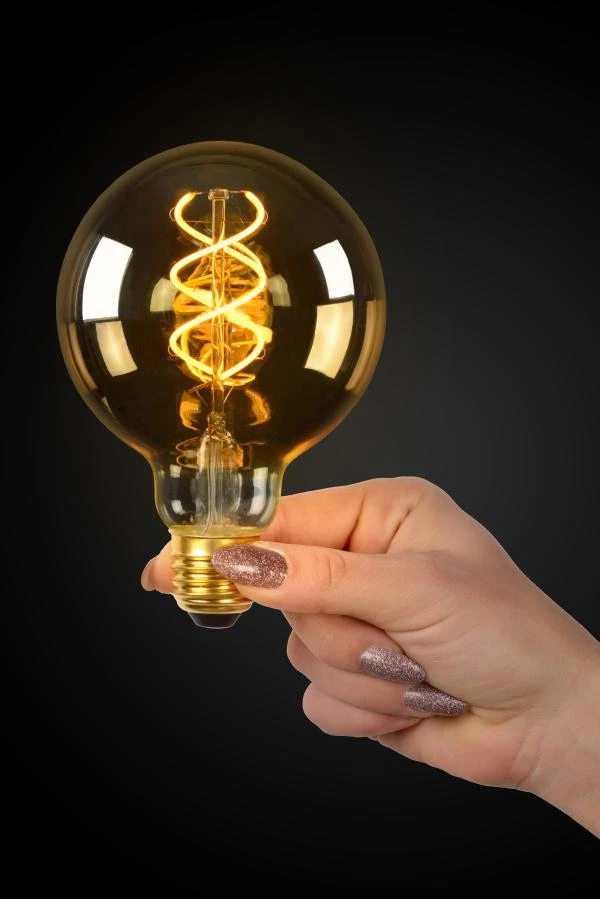 Lucide G95 - Filament bulb - Ø 9,5 cm - LED Dim. - E27 - 1x4,9W 2200K - Amber - atmosphere 1